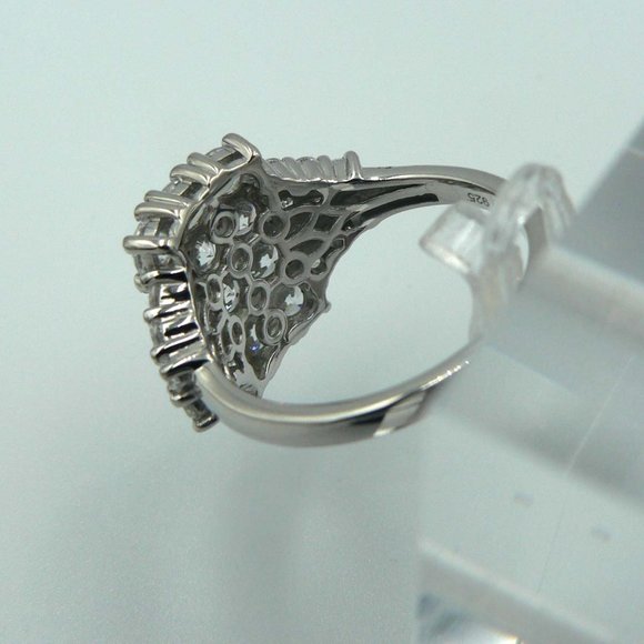 LUSTRO STELLA Sz 9 Swarovski Zirconia Cluster Ring - Picture 5 of 6